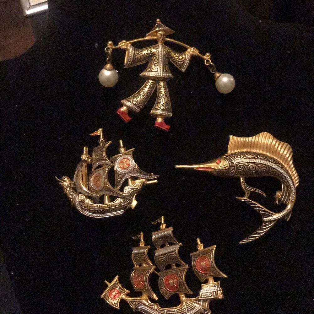 Damascene brooches marked Spain.Each piece is 40.